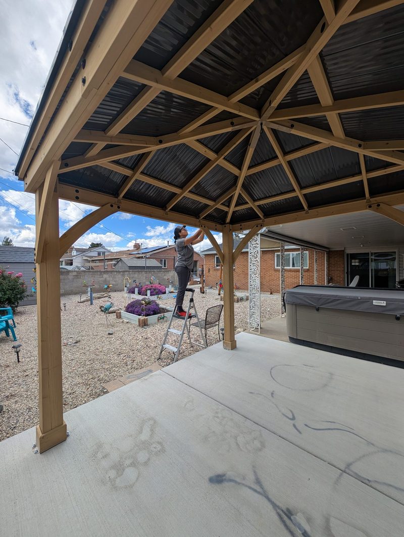 A cedar gazebo built by Su Casa Handyman in a Salt Lake Valley backyard